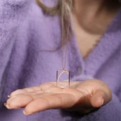 G Harfi Zirkon Taşlı Rose Gold Kaplama Çerçeveli Gümüş Kolye thumbnail 1