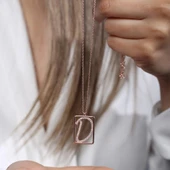 D Harfi Zirkon Taşlı Rose Gold Kaplama Çerçeveli Gümüş Kolye thumbnail 1