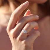 Etrafı Pırıltılı Taşlarla Çevrili Elips Montür Sky Diamond Gümüş Set thumbnail 4