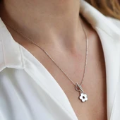 Sedef Çiçekli Önden Kilitli Gümüş Kolye thumbnail 3