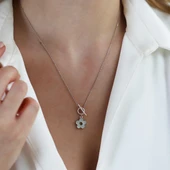 Sedef Çiçekli Önden Kilitli Gümüş Kolye thumbnail 2