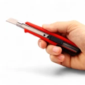 13.5 cm 9 mm Dar Maket Bıçağı Plastik Gövdeli Dayanıklı Çok Amaçlı Ofis Paket Açma Bıçak Kesici Alet thumbnail 4