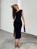 Kadın Tek Omuzu Açık Büzgülü Yandan Yırtmaçlı Uzun Sandy Elbise thumbnail 8