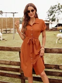 Kadın Kısa Kollu Yakalı önden Düğmeli Beli Kuşaklı Bürümcük Elbise thumbnail 5