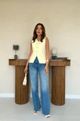 Sarı Belden Oturtma Detaylı Düğmeli Yelek - 2
