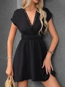 Kadın Kısa Kollu Kruvaze Yakalı Beli Lastikli Bürümcük Elbise thumbnail 2