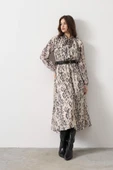 Yılan Desen Uzun Yaka Detaylı Elbise - Krem-Siyah thumbnail 4