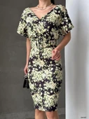 Kadın Dalgıç Kumaş V Yaka çiçek Desenli Kuşaklı Kalem Elbise thumbnail 1