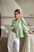 KETEN BLUZ ÖNDEN BAĞLAMALI FIRFIR DETAYLI - Yeşil thumbnail 1