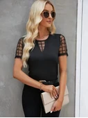 Kadın Kısa Kollu Yakası Açık Damla Ağ Tül Detaylı Viskon Bluz thumbnail 2
