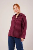 Düğmeli Ve Çizgi Detaylı Bordo Gömlek thumbnail 2