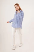 Çift Çizgi Geçişli Düğmeli Mavi Gömlek thumbnail 4