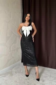 Siyah Önü Fiyonklu Garnili Elbise thumbnail 3