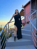 Kadın Tek Omuz Asimetrik Kesim Derin Yırtmaçlı Uzun Ithal Krep Elbise thumbnail 1