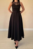 Siyah Önü Dantel Detaylı Kemerli Elbise thumbnail 3