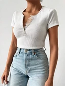 Kadın Beyaz Yaka Dantel Ve Fermuarlı Kaşkorse Bluz thumbnail 2