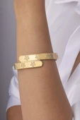 Papatya İşlemeli Altın Kaplama Çift Sıra Çelik Kadın Kelepçe Bileklik thumbnail 1