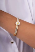 Papatya İşlemeli Baget Taşlı Altın Kaplama Çelik Kadın Kelepçe Bileklik thumbnail 1