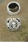 Eskitme Gümüş Renk Metal Kuru Kafa Tasarım Ayarlamalı Erkek Yüzük - 1