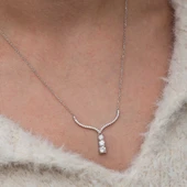 Gümüş Üç Taşlı V Model Kadın Kolye thumbnail 5
