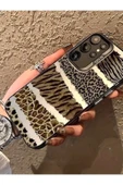 Samsung Galaxy S23 Ultra Uyumlu Kılıf Leopar Desenli Kahverengi Çizgili Metalik Tuşlu Kamera Çıkıntı - 4