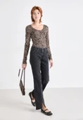 Only 15361325 Genis Yaka Leopar Desenli Kadin Body - Leopar - 2