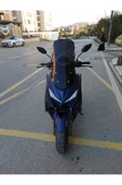 MOTOCAM Arora Max T 150 Siperlik Ön Cam 2022-2025 Model 55cm Siyah Renkli 4mm KISA SPOR CAM - 1