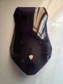 MOTOCAM Kanuni Seha Siperlik Ön Cam 2022-2025 Model 55cm Siyah Renkli 4mm KISA SPOR CAM thumbnail 1