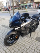 MOTOCAM Bajaj Pulsar RS 200 Siperlik Ön Cam 2015-2025 Model 33cm Füme Renkli 4mm KISA SPOR CAM thumbnail 3