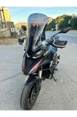 MOTOCAM QJ SRT 800 Siperlik Ön Cam 2023-2025 Model 61cm Siyah Renkli 4mm - 3
