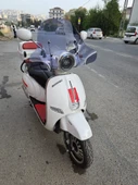 MOTOCAM Küba Brilliant Siperlik Ön Cam 2021-2025 Model 45cm Füme Renkli Elcikli APARATSIZDIR thumbnail 2