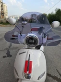 MOTOCAM Küba Brilliant Siperlik Ön Cam 2021-2025 Model 45cm Füme Renkli Elcikli APARATSIZDIR thumbnail 1