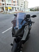 MOTOCAM Yamaha Xmax Techmax Siperlik Ön Cam 2025 Model 52cm Füme Renkli 4mm Asansörlü thumbnail 3