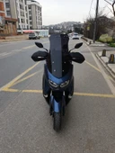 MOTOCAM Yamaha Nmax Siperlik Ön Cam 2021-2024 Model 72cm Siyah Renkli 4mm UZUN CAM thumbnail 1