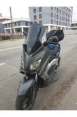 MOTOCAM Yamaha Xmax 250 Siperlik Ön Cam 2011-2013 Model 55cm Siyah Renkli 4mm KISA SPOR CAM thumbnail 2