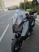 MOTOCAM Yamaha Xmax Techmax Siperlik Ön Cam 2025 Model 52cm Şeffaf Renkli 4mm Asansörlü thumbnail 3