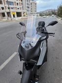 MOTOCAM Yamaha Xmax Techmax Siperlik Ön Cam 2025 Model 63cm Şeffaf Renkli 4mm Asansörlü thumbnail 3