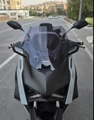 MOTOCAM Yamaha Xmax Techmax Siperlik Ön Cam 2025 Model 39cm Füme Renkli 4mm Asansörlü thumbnail 1