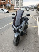 MOTOCAM SYM ADX 300 Siperlik Ön Cam 2024-2025 Model 65cm Siyah Renkli 4mm ORTA BOYLU CAM thumbnail 3