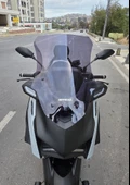 MOTOCAM Yamaha Xmax Techmax Siperlik Ön Cam 2025 Model 63cm Füme Renkli 4mm Asansörlü - 1
