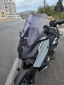 MOTOCAM Yamaha Xmax Techmax Siperlik Ön Cam 2025 Model 63cm Füme Renkli 4mm Asansörlü - 3