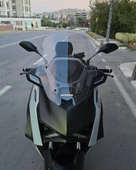 MOTOCAM Yamaha Xmax Techmax Siperlik Ön Cam 2025 Model 52cm Şeffaf Renkli 4mm Asansörlü thumbnail 1