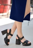 Jaina Siyah Cilt Topuklu Sandalet thumbnail 3