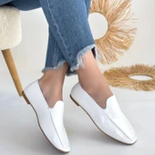 Betra Beyaz Rugan Babet Ayakkabı thumbnail 4