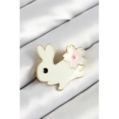 Mineli Çiçek Detaylı Krem Tavşan Figürlü Gold Renk Kadın Broş - 1