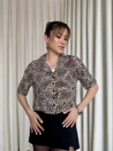 BİÇOMİ Leopar desenli crop gömlek thumbnail 1