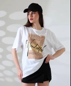 BİÇOMİ Varak baskılı imza desen tişört thumbnail 1