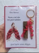 64 Adet Kişiye Özel Kına Hatırası Dağıtmalık Hediyelik Kırmızı Anahtarlık ve Paketlenmiş Kına thumbnail 7