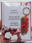 32 Adet Kişiye Özel Kına Hatırası Dağıtmalık Hediyelik Kırmızı Anahtarlık ve Paketlenmiş Kına thumbnail 7