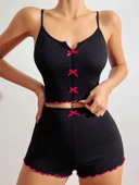 Litae Pamuklu Siyah Üstüne Pembe Kurdelalı Fitilli Askılı Şortlu Pijama Takımı thumbnail 2